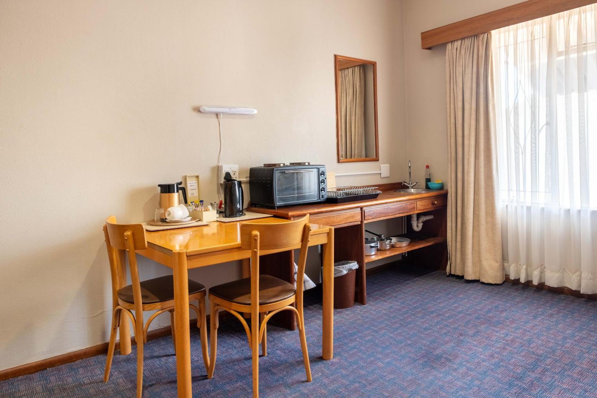Karoo Country Inn Middelburg  Extérieur photo