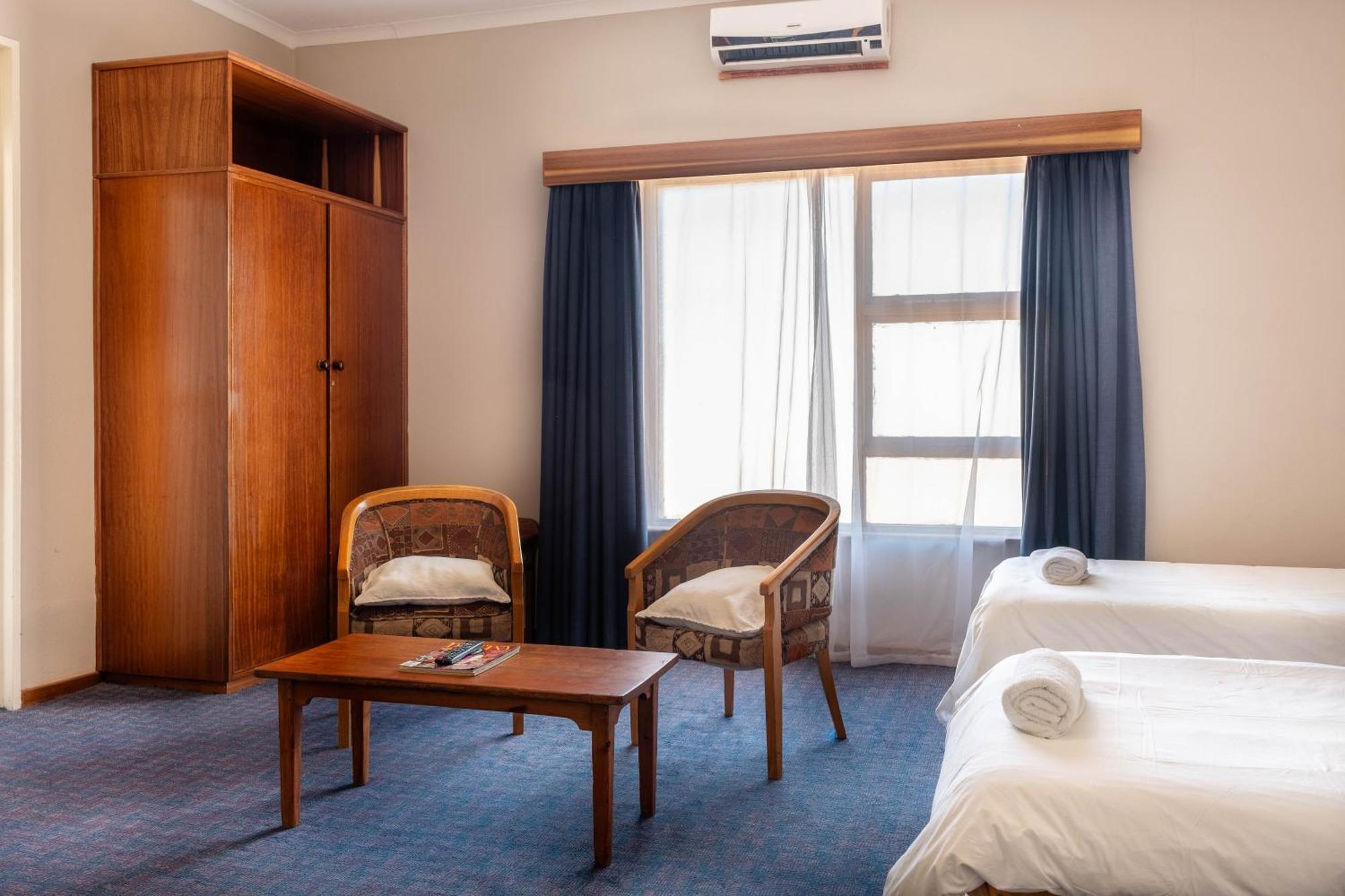 Karoo Country Inn Middelburg  Extérieur photo