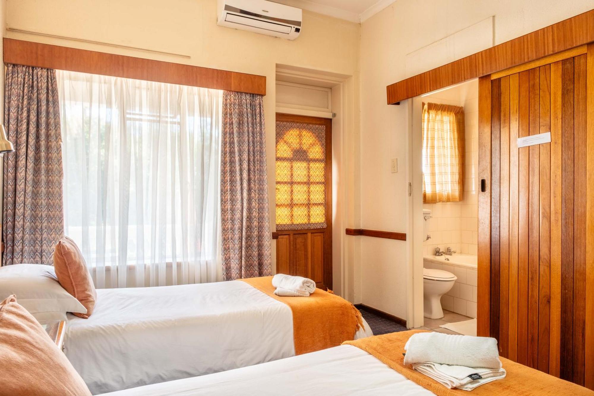 Karoo Country Inn Middelburg  Extérieur photo